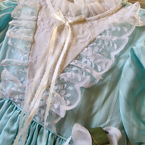 Martha’s Miniatures We’re Fussy Vintage 1980s Full Circle Dress - Picture 3 of 5